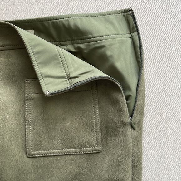 Loft Green micro suede above the knee skirt. Size 4 - Picture 6 of 7